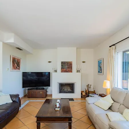 Cubo's Capuchinas & Cave House Villa *