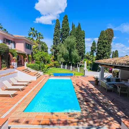 Cubo's Capuchinas & Cave House Villa *